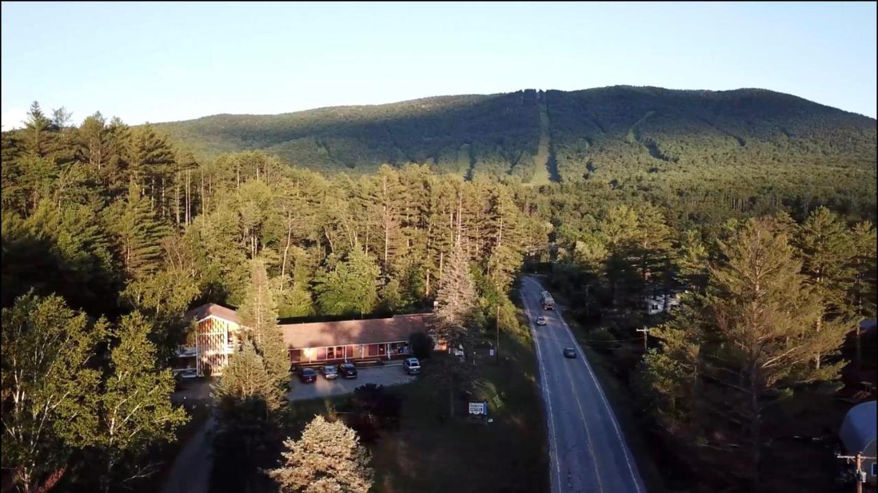 Snowdon Chalet Motel Londonderry エクステリア 写真