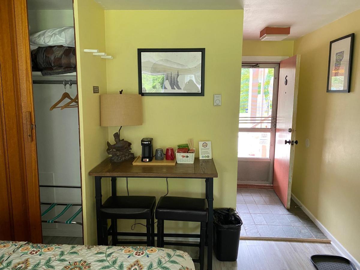 Snowdon Chalet Motel Londonderry エクステリア 写真