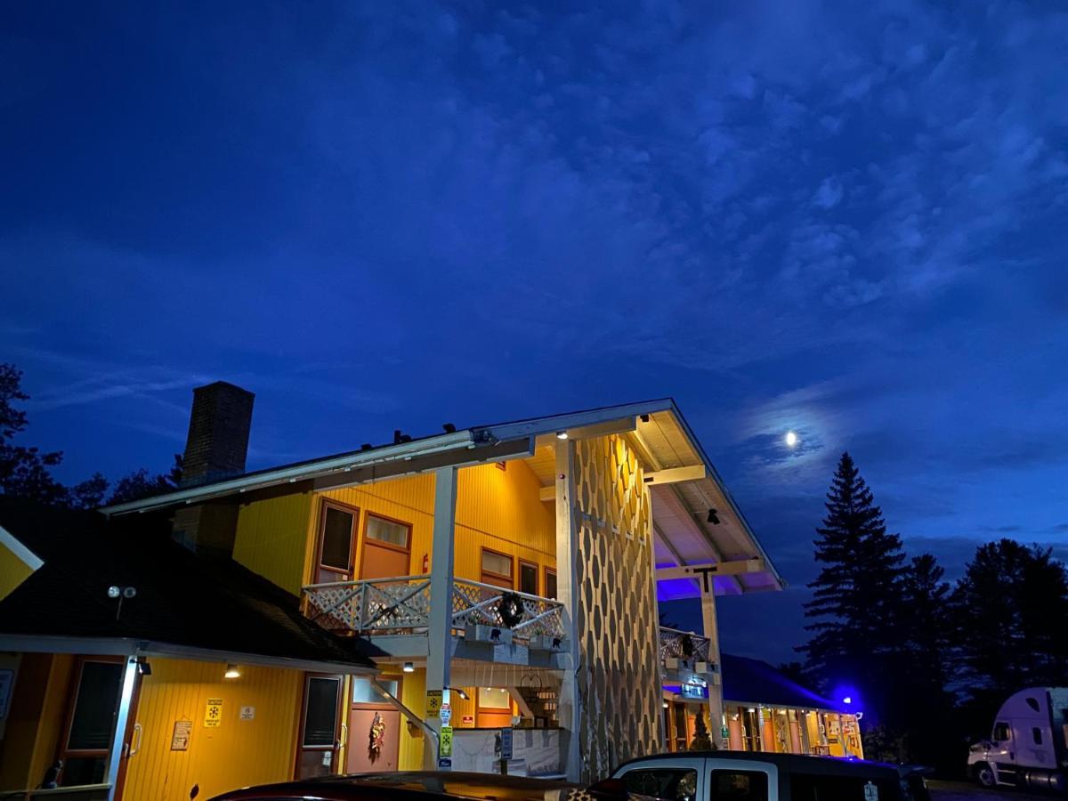 Snowdon Chalet Motel Londonderry エクステリア 写真