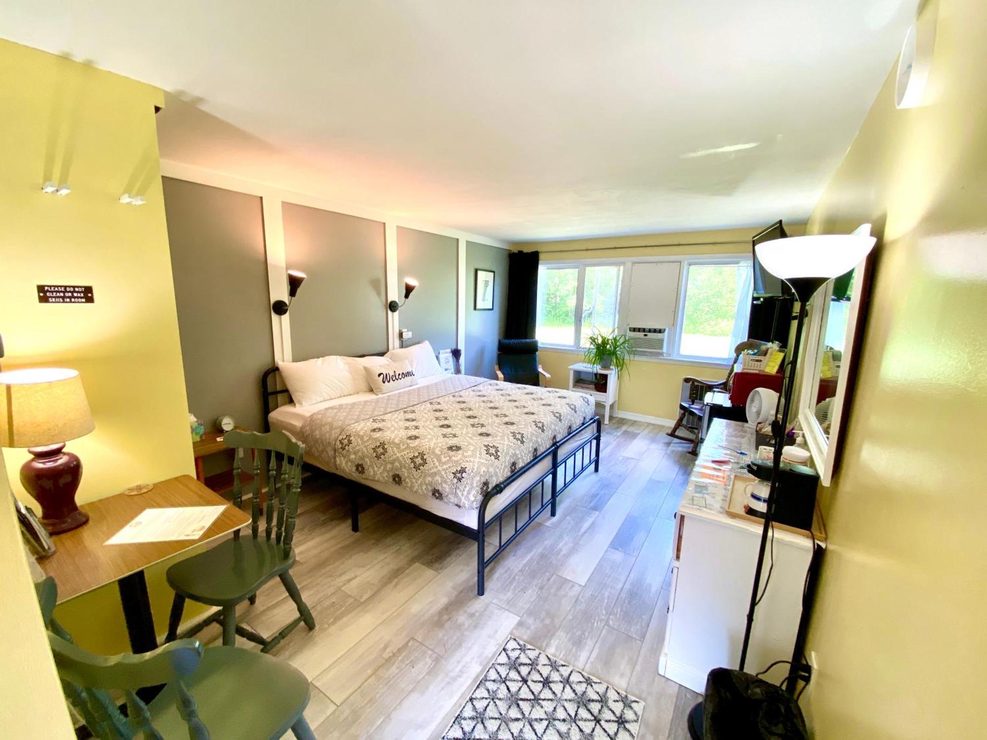 Snowdon Chalet Motel Londonderry エクステリア 写真