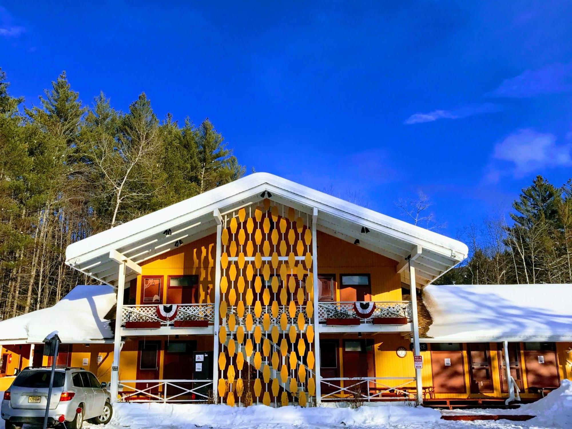 Snowdon Chalet Motel Londonderry エクステリア 写真